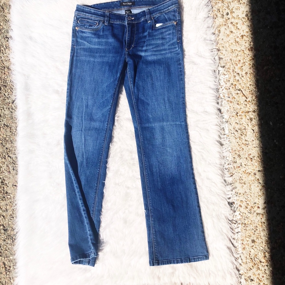 WHBM DARK WASH MID RISE BOOTLEG JEANS SIZE 8S